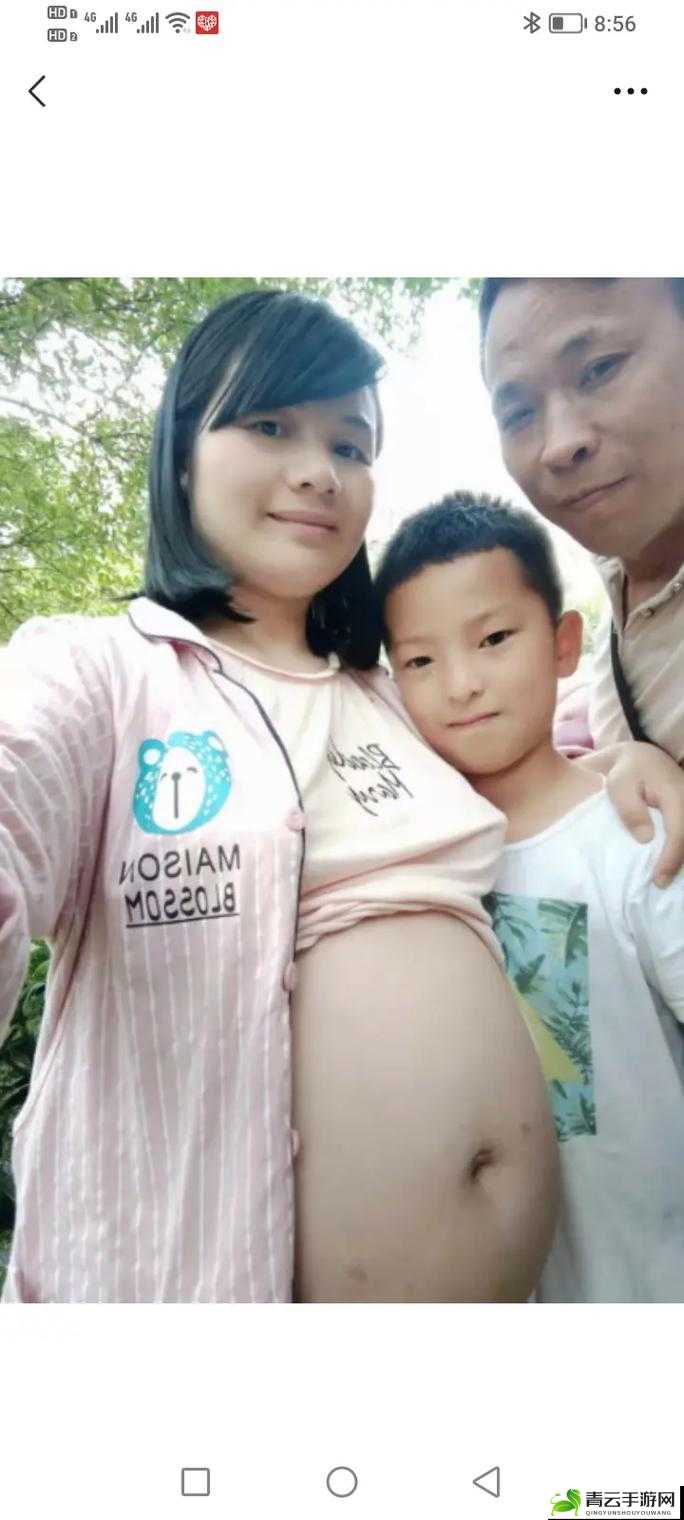 两个妈妈陪孩子高考同时怀孕引关注